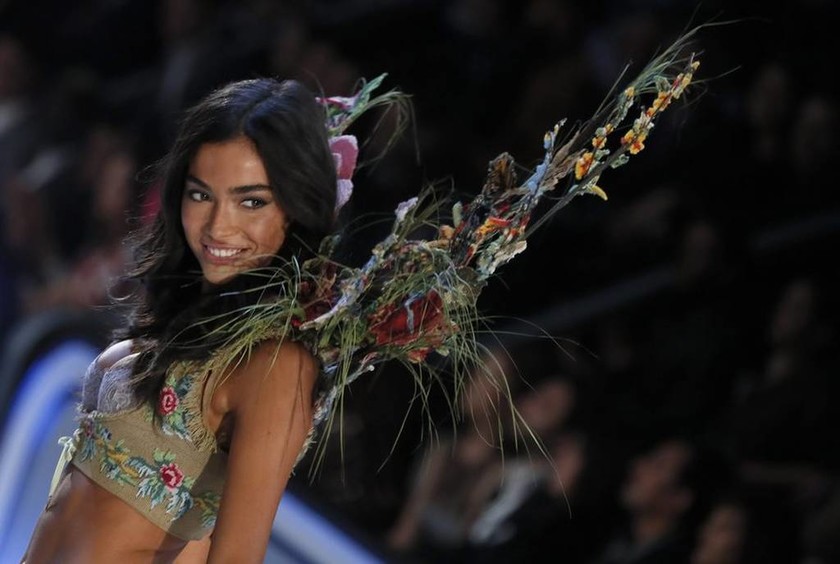 Γαλλία: «Άγγελοι» στην «κόλαση» της πασαρέλας της Victoria's Secret στο Παρίσι (Pics)