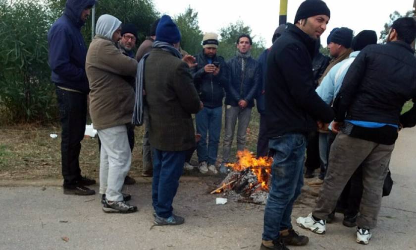 Ένταση με τους πρόσφυγες στην Μαλακάσα: Απειλούν να κάψουν τις σκηνές για να ζεσταθούν
