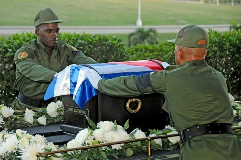 Κηδεία Φιντέλ Κάστρο: Δείτε εικόνα από την κηδεία του 