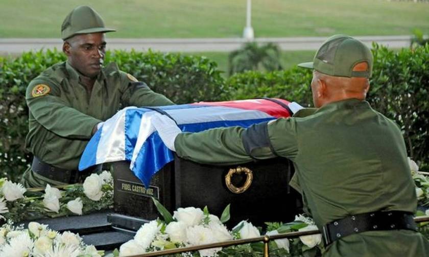 Κηδεία Φιντέλ Κάστρο: Δίπλα στον τάφο του Χοσέ Μαρτί αναπαύεται πλέον ο «Κομαντάντε»