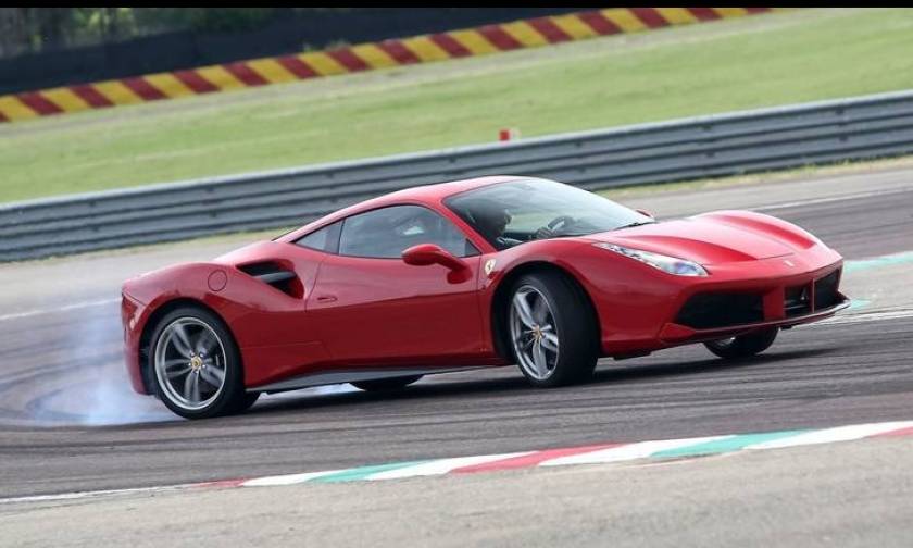 Ποιος είναι ο χρόνος αναμονής για μια καινούργια Ferrari;