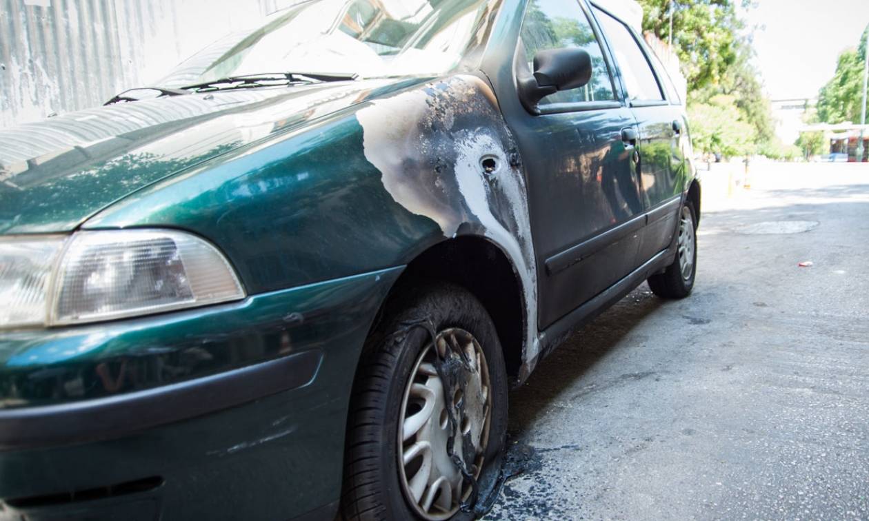 Αναρχικοί προς κατοίκους Εξαρχείων: Απομακρύνετε τα αυτοκίνητά σας! (pic)
