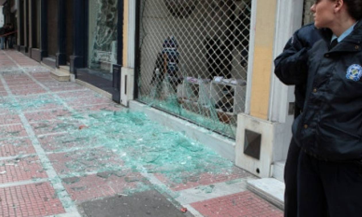 Θεσσαλονίκη: Ομάδα αναρχικών ανέλαβε την ευθύνη για την επίθεση σε γραφείο ενημέρωσης οφειλετών