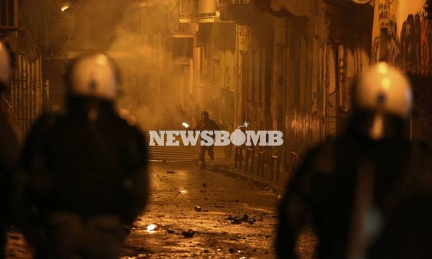 Επέτειος Γρηγορόπουλου: Τραυματίστηκε αστυνομικός κατά τη διάρκεια των επεισοδίων