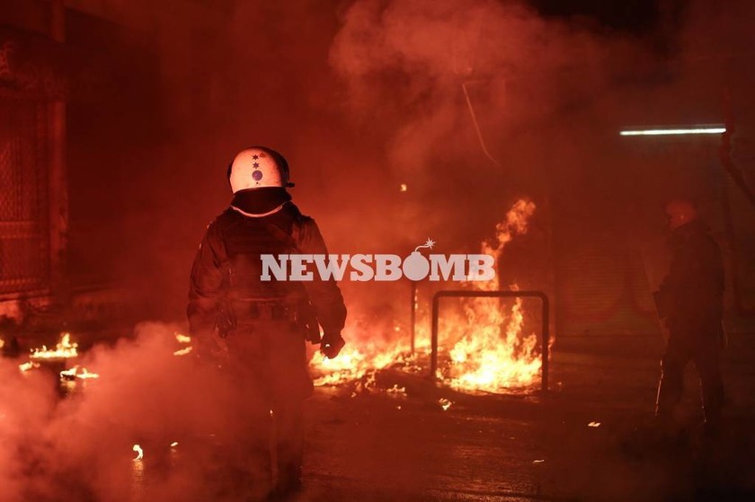 Επέτειος Γρηγορόπουλου: Νύχτα κόλασης έζησε η Αθήνα - Ταραχές σε όλες τις μεγάλες πόλεις (pics+vid)