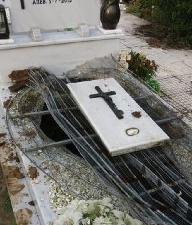 Ανατριχιαστικό: Ιερόσυλοι σύλησαν τάφους στα Τρίκαλα (photo)