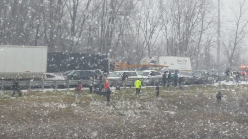 Απίστευτη καραμπόλα με 40 οχήματα στο Μίσιγκαν - Τουλάχιστον 3 νεκροί (pics+vid)