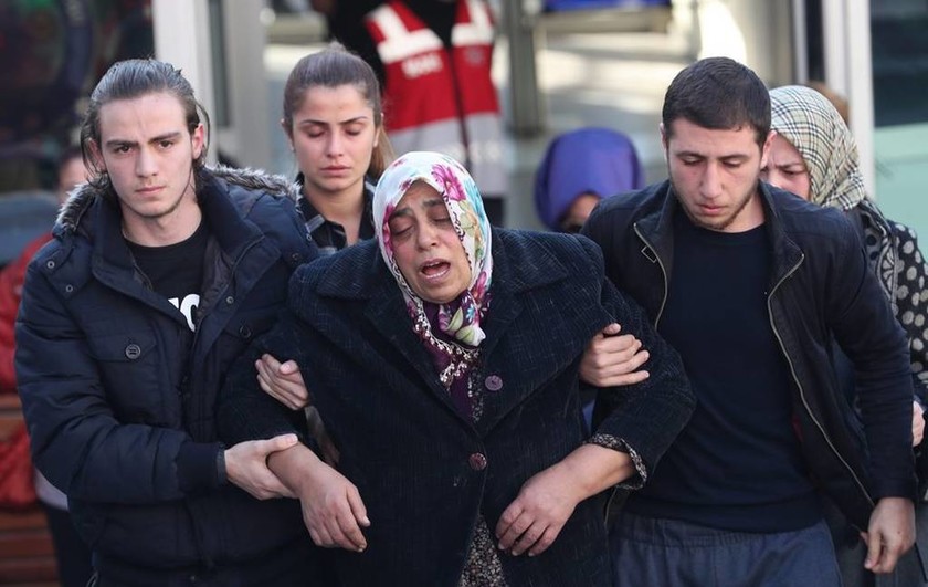 Κωνσταντινούπολη: Οργή και θρήνος στην κηδεία των αστυνομικών (Pics)