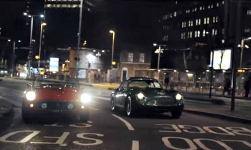 Τρία αυτοκίνητα θρύλοι «κοντράρονται» στους δρόμους του Λονδίνου
