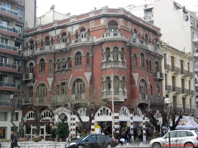 Το «στοιχειωμένο» Κόκκινο Σπίτι της Θεσσαλονίκης που προκαλεί δέος (photos)