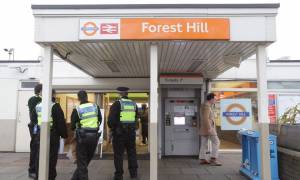 Επίθεση με μαχαίρι στο μετρό του Λονδίνου: «Θέλω να σκοτώσω μουσουλμάνο» φώναζε ο δράστης (vid)