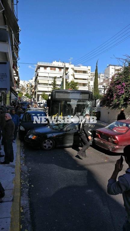 Συναγερμός στον Πειραιά - Σοβαρό τροχαίο με λεωφορείο - Δεν «έπιασαν» τα φρένα (pics)
