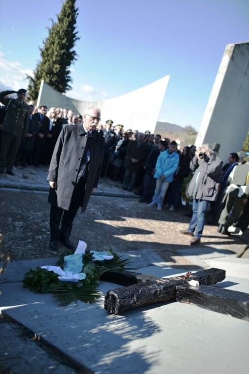 Πάνδημο μνημόσυνο στα Καλάβρυτα για τα θύματα της ναζιστικής θηριωδίας πριν από 73 χρόνια (pics)