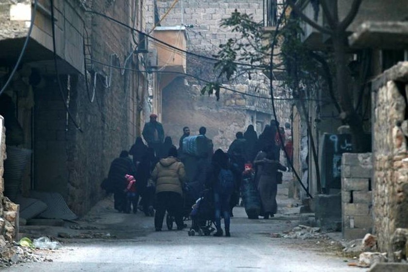 Συρία: Σκηνές «αποκάλυψης» στο Χαλέπι – Τρομοκρατημένοι χιλιάδες άμαχοι φοβούνται να αποχωρήσουν 