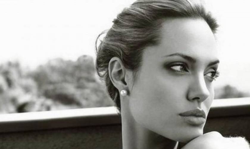 Η Angelina Jolie, τα ανατρεπτικά Χριστούγεννα και ο άντρας που επιστρέφει ξανά στη ζωή της