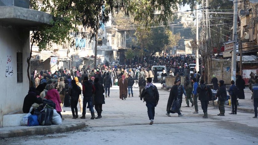 Συρία: Πυροβολισμοί κατά φάλαγγας ασθενοφόρων που εγκαταλείπει το Χαλέπι – Τουλάχιστον ένας νεκρός