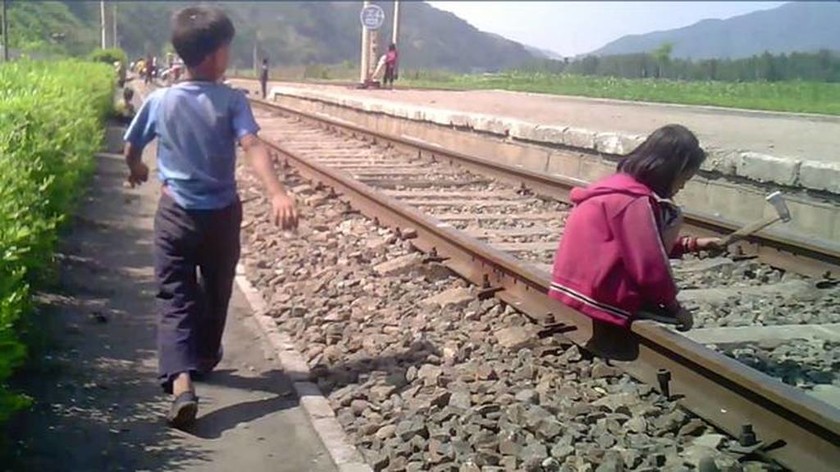 Εικόνες σοκ από παιδιά «σύγχρονους σκλάβους» στη Βόρεια Κορέα (pics+vid)