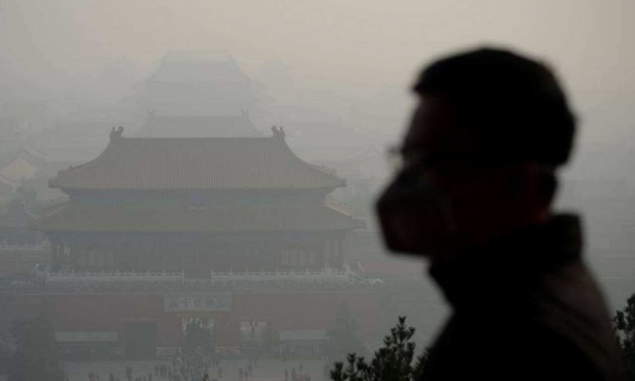 «Κόκκινος» συναγερμός στο Πεκίνο για την ατμοσφαιρική ρύπανση