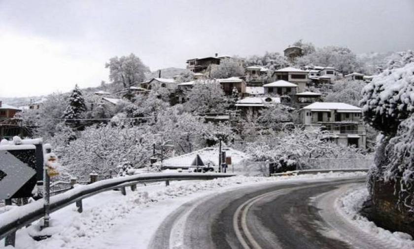 Snow falling in Pilio and the Centaurs Mountain