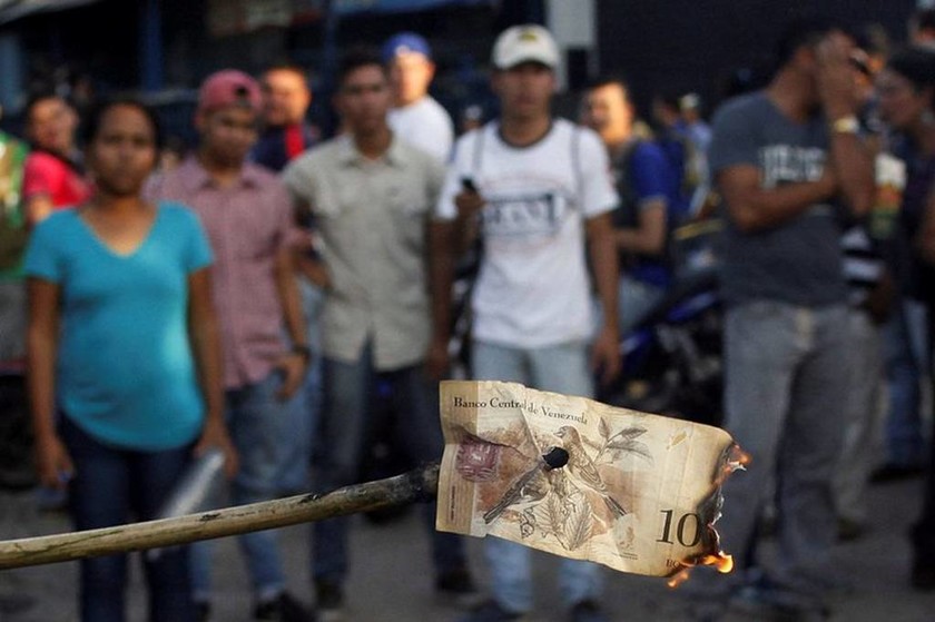 Βενεζουέλα: Συγκρούσεις και βανδαλισμοί για την έλλειψη ρευστότητας - Πληροφορίες για 3 νεκρούς 