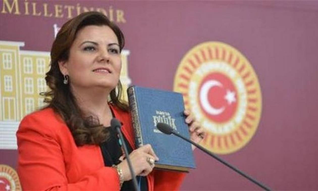 Οργή στην Τουρκία με τις οδηγίες του κόμματος του Ερντογάν για το σεξ!