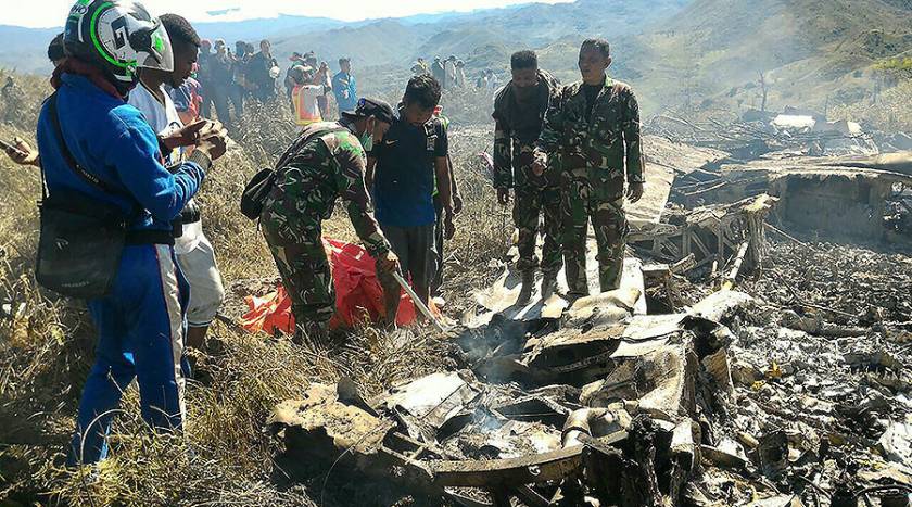 Αεροπορική τραγωδία στην Ινδονησία: Συνετρίβη αεροσκάφος (Pics+Vid)