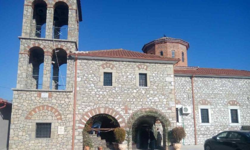 Τρίκαλα: Ιερόσυλοι διέρρηξαν εκκλησία και πήραν 10 ευρώ!