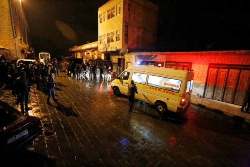 Σε κατάσταση συναγερμού η Ιορδανία: Στους δέκα οι νεκροί από τις επιθέσεις ενόπλων στο Καράκ (vids)
