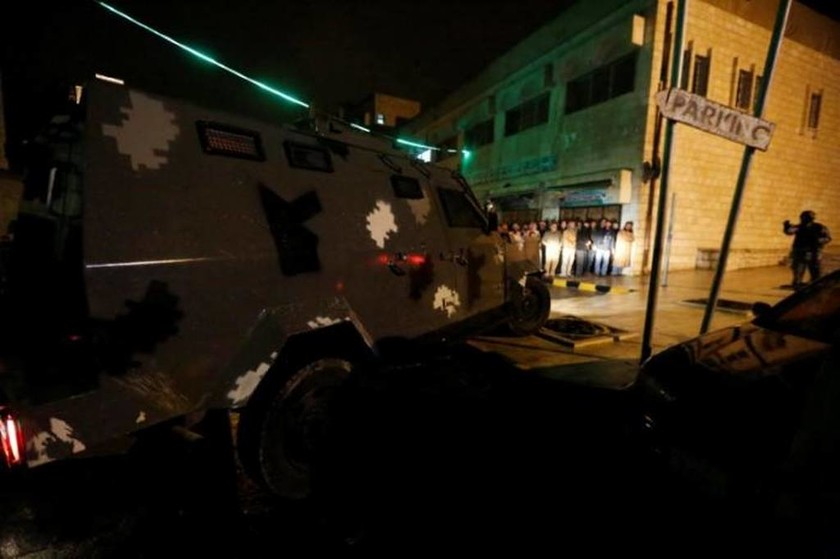 Σε κατάσταση συναγερμού η Ιορδανία: Στους δέκα οι νεκροί από τις επιθέσεις ενόπλων στο Καράκ (vids)