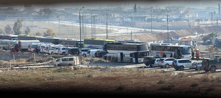 Συρία: Το κομβόι της μεγάλης φυγής - 12.000 άμαχοι απέδρασαν από την «κόλαση» στο Χαλέπι (Pics)