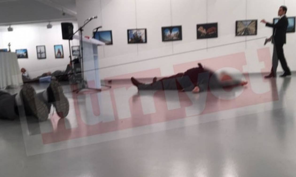 Παγκόσμιο σοκ: Τούρκος αστυνομικός σκότωσε εν ψυχρώ τον πρεσβευτή της Ρωσίας στην Άγκυρα (vids+pics)