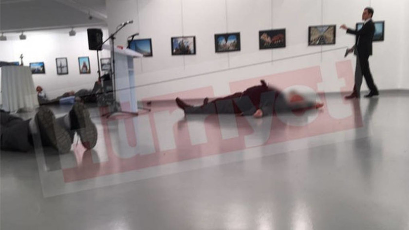 Νεκρός από δολοφονική επίθεση ο πρεσβευτής της Ρωσίας στην Άγκυρα (videos+photos)