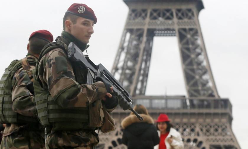 Η Γαλλία αυξάνει την ασφάλεια σε χριστουγεννιάτικες αγορές μετά την επίθεση στο Βερολίνο