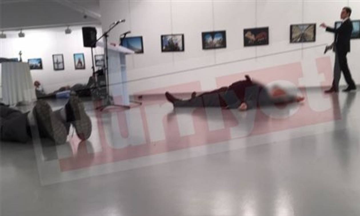 Φωτογραφία - σοκ λίγα μόλις δεύτερα πριν ο εκτελεστής δολοφονήσει το Ρώσο πρέσβη