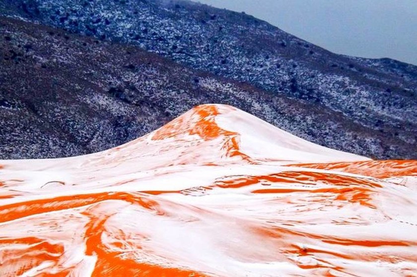 Εντυπωσιακές εικόνες: Χιόνισε στην έρημο Σαχάρα για πρώτη φορά μετά από 37 χρόνια!