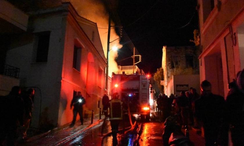 Χίος: Παρανάλωμα του πυρός σπίτι στον Φραγκομαχαλά (pics&vid)