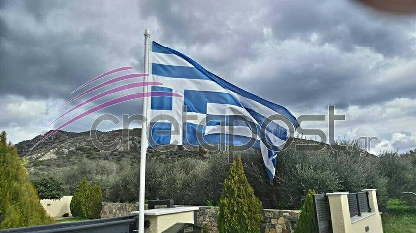 Λασίθι: Με την ελληνική σημαία ανάποδα περιμένουν τον Τσίπρα στην Κρίτσα