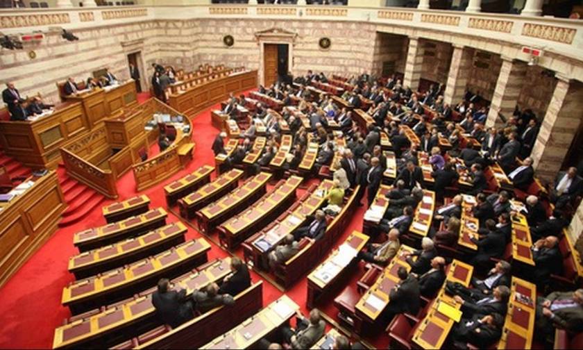Ένταση στη Βουλή: Σφοδρές αντιδράσεις μετά την «καταιγίδα» τροπολογιών