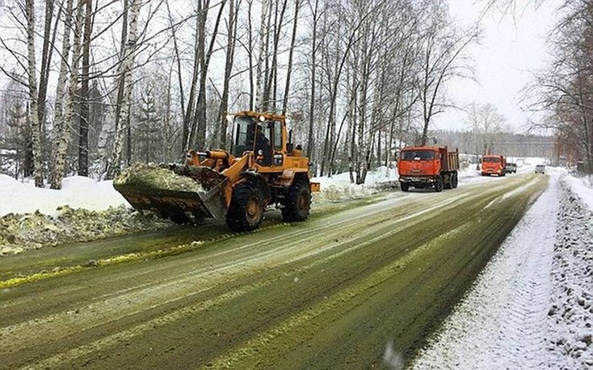 Απίστευτο: Οι δρόμοι καλύφθηκαν με πράσινο χιόνι στη Ρωσία - Τι συνέβη; (photos)
