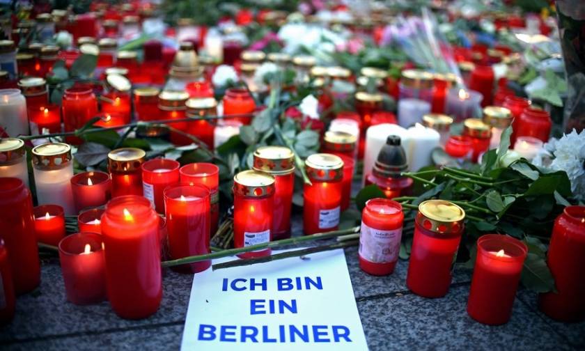 Επίθεση Βερολίνο: Πυρετώδεις έρευνες για τον εντοπισμό του αδίστακτου τζιχαντιστή πριν ξαναχτυπήσει