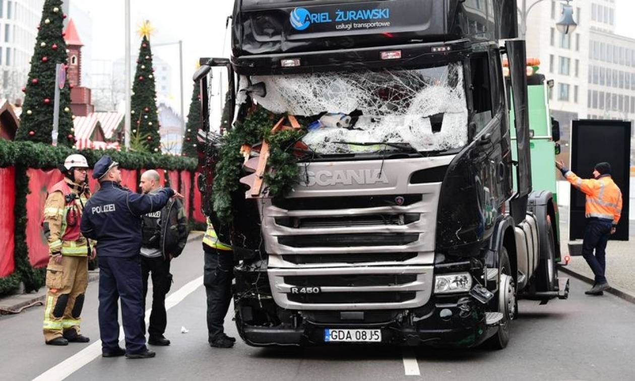 Επίθεση Βερολίνο: Τα δακτυλικά αποτυπώματα του Τυνήσιου βρέθηκαν στην πόρτα του φορτηγού (Pics+Vids)