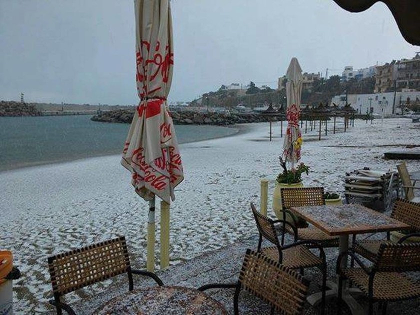 Απίστευτες εικόνες στην Κρήτη: Το χιόνι έφτασε μέχρι τη θάλασσα (photos)