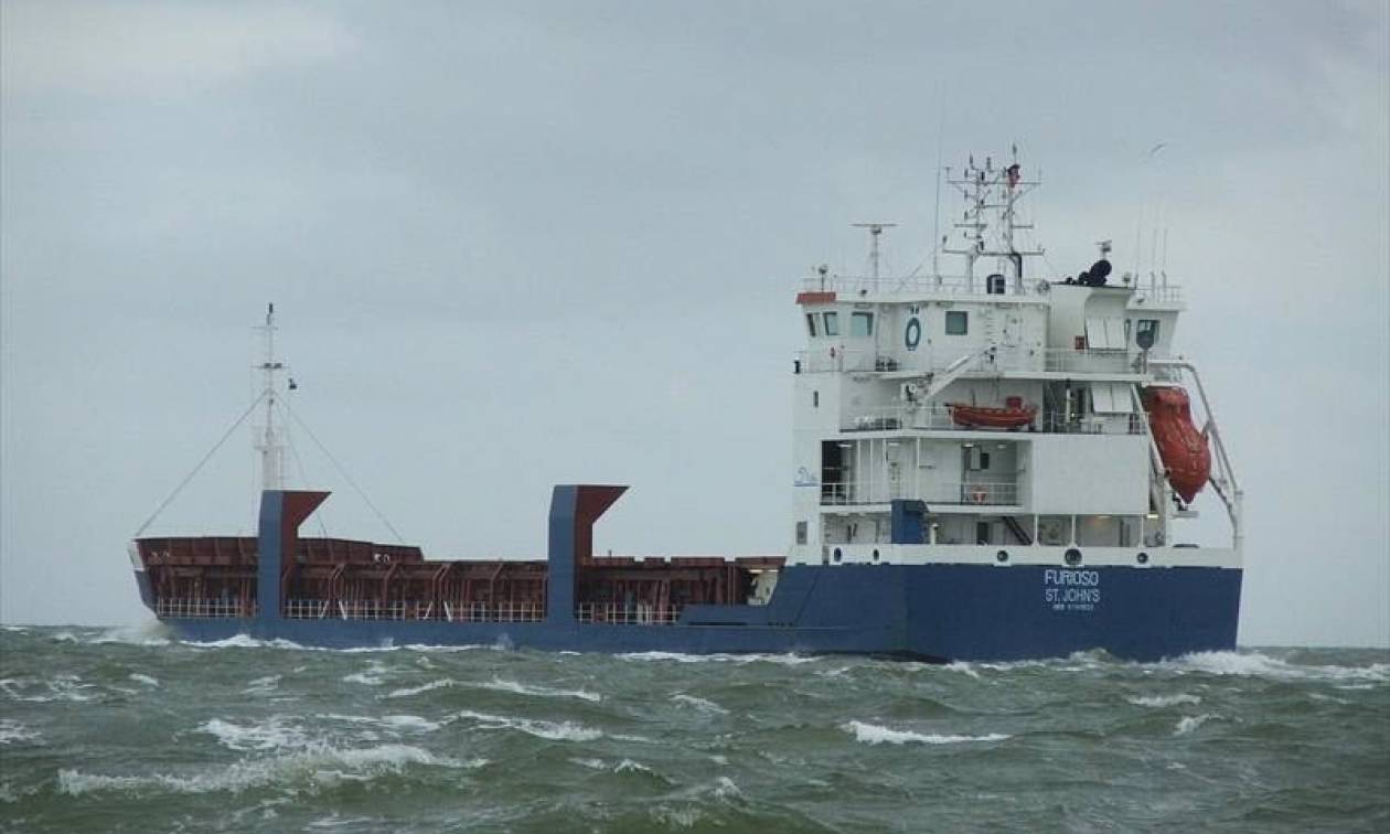 EKTAKTΟ: Φορτηγό πλοίο προσάραξε στην Άνδρο - Την εγκατάλειψή του ζήτησε το πλήρωμα