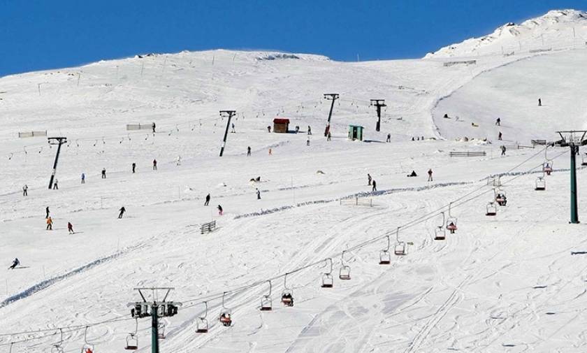 Ski on artificial snow in most Greek resorts