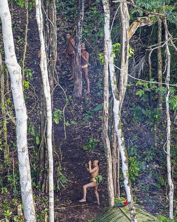 Φωτογράφος «ανακάλυψε» μια ξεχασμένη φυλή του Αμαζονίου (pics)
