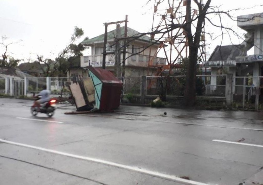 Φιλιππίνες: Τέσσερις νεκροί και 8 αγνοούμενοι από το πέρασμα του τυφώνα Νοκ-Τεν (pics)