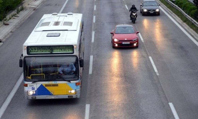 Σοβαρό τροχαίο στην Εθνική Οδό Αθηνών - Κορίνθου: Φορτηγό έπεσε πάνω σε λεωφορείο του ΟΑΣΑ