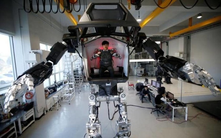 Ο Ironman είναι πραγματικότητα: Αυτό είναι το πρώτο επανδρωμένο ρομπότ στον κόσμο! (vid)