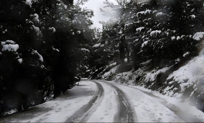 Καιρός - Live: Χιονοθύελλα σε περιοχές της Μαγνησίας - Που χρειάζονται αλυσίδες