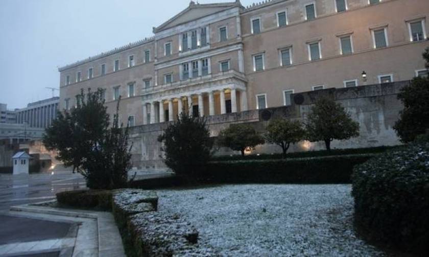 Καιρός: Χιόνια και πάλι στην Αθήνα – Το βαρομετρικό «κυκλώνει» την Αττική